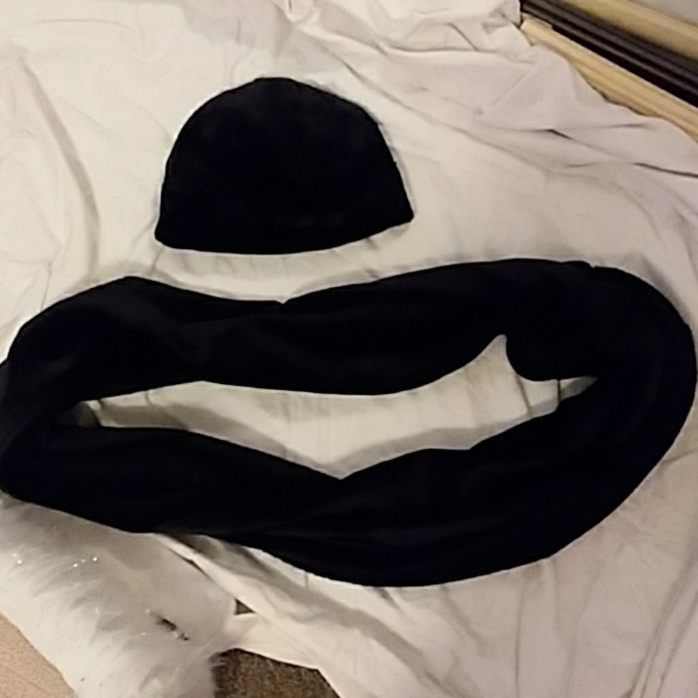 Black scarf and hat set